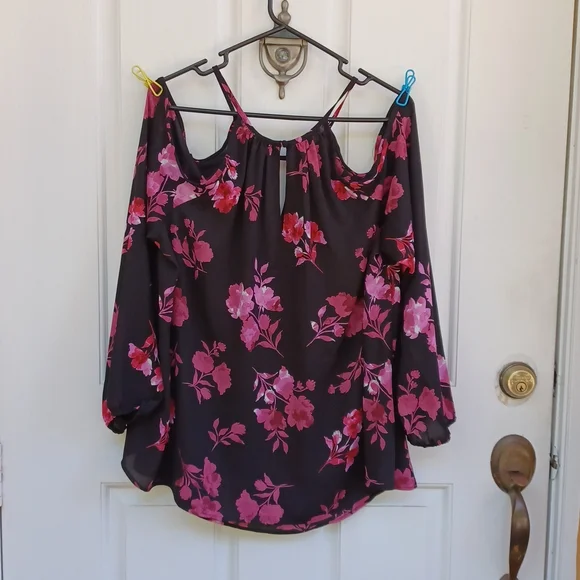 TORRID Plus Size Floral Top Sz 2X - Picture 5 of 5